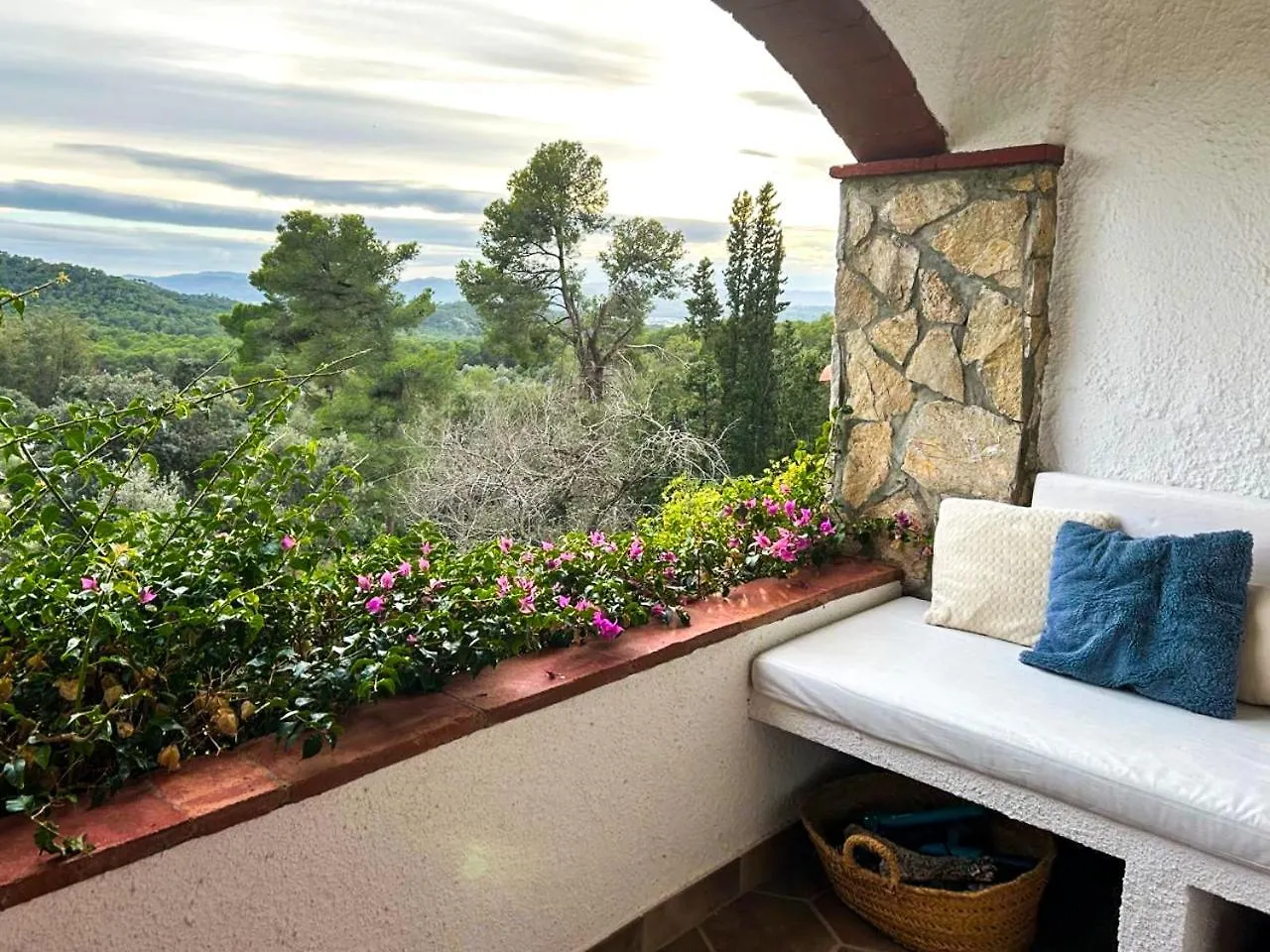 פאלס Praga 2 - Encantadora Casa Con Piscina Y Vistas Al Bosque!