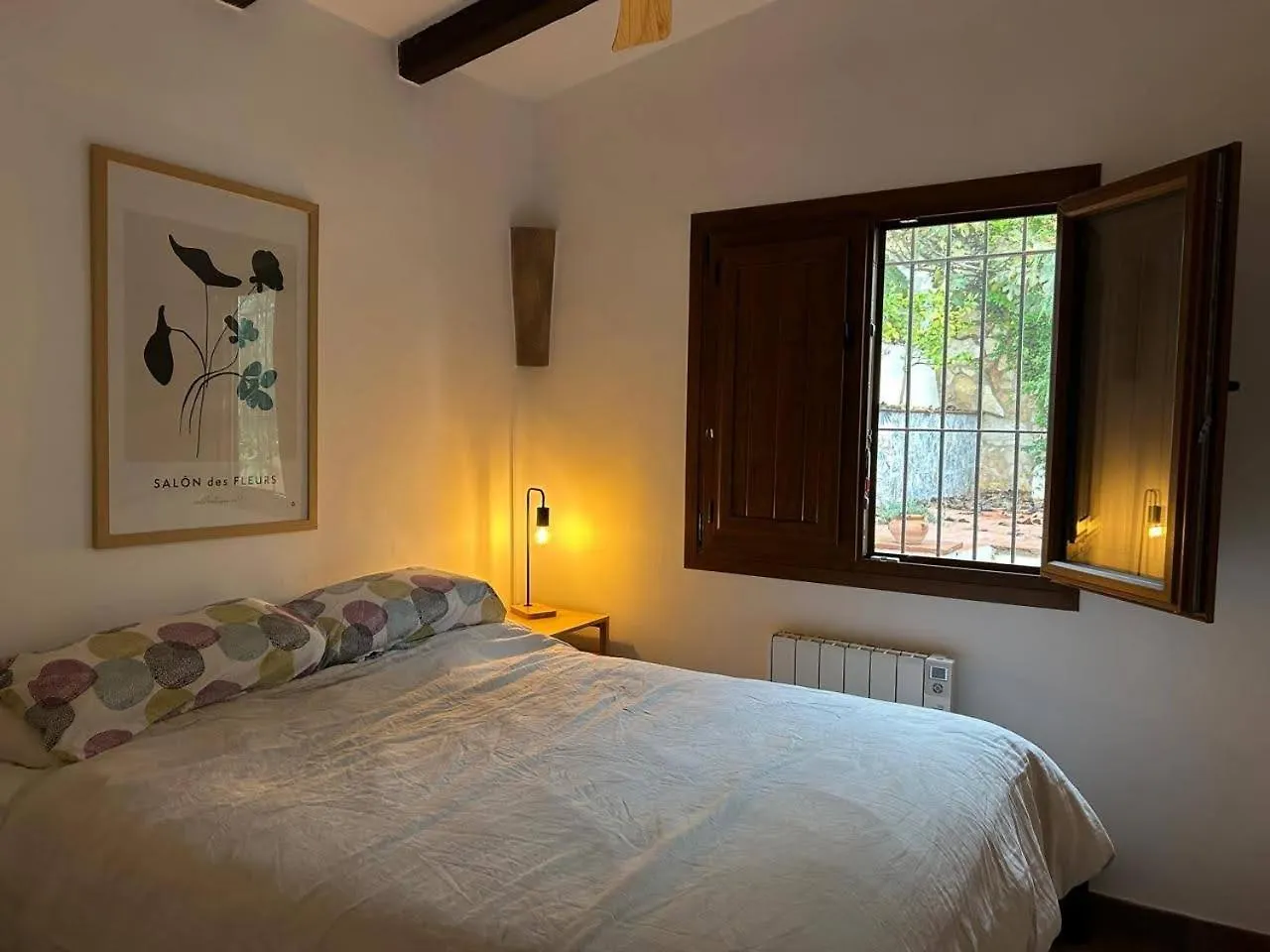 פאלס Praga 2 - Encantadora Casa Con Piscina Y Vistas Al Bosque! ספרד