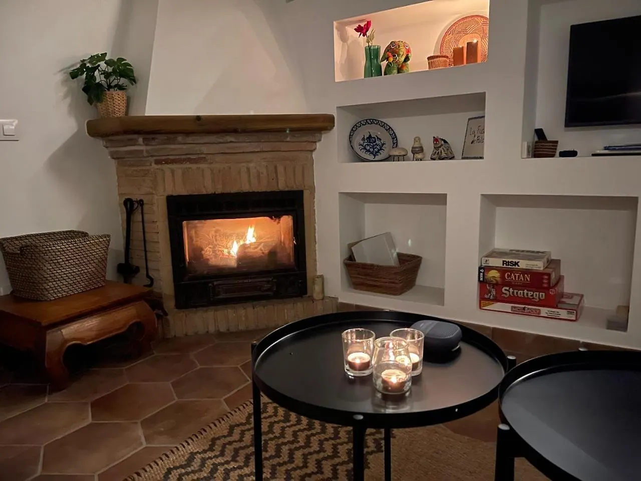 פאלס Praga 2 - Encantadora Casa Con Piscina Y Vistas Al Bosque! 0*,  ספרד